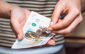 Cash or Transfer? How to Take Payments the Right Way in the UK