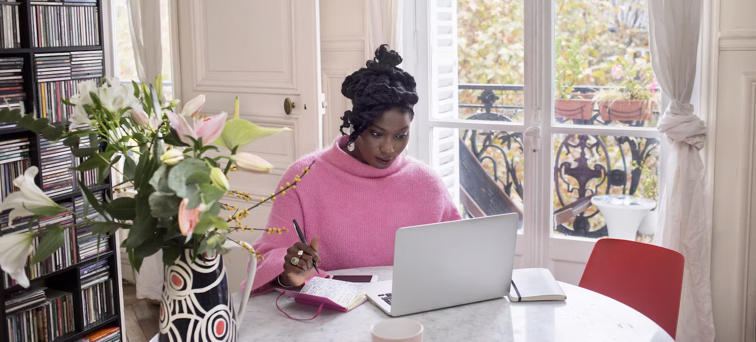 Digital vs Physical Side Hustles in the UK